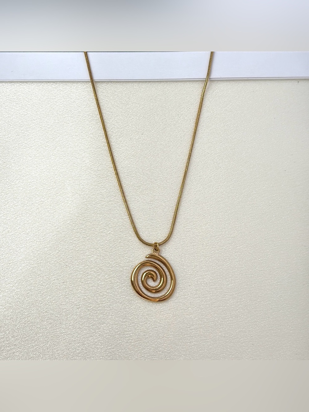 Swirl Pendant Necklace for Women